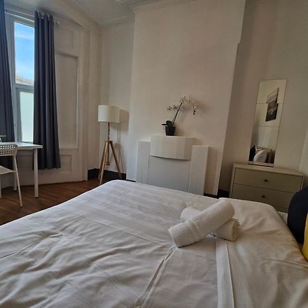 Family Room Near Queen Mary College Лондон Экстерьер фото
