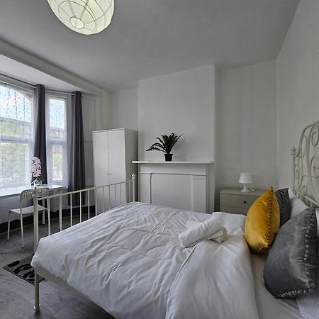 Family Room Near Queen Mary College Лондон Экстерьер фото