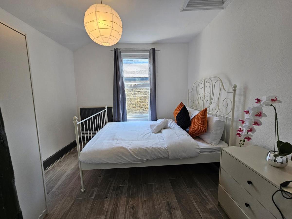 Family Room Near Queen Mary College Лондон Экстерьер фото