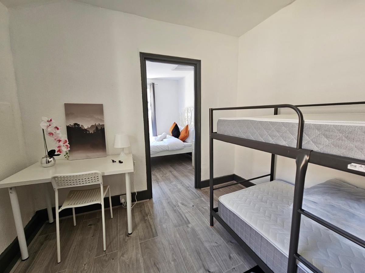 Family Room Near Queen Mary College Лондон Экстерьер фото