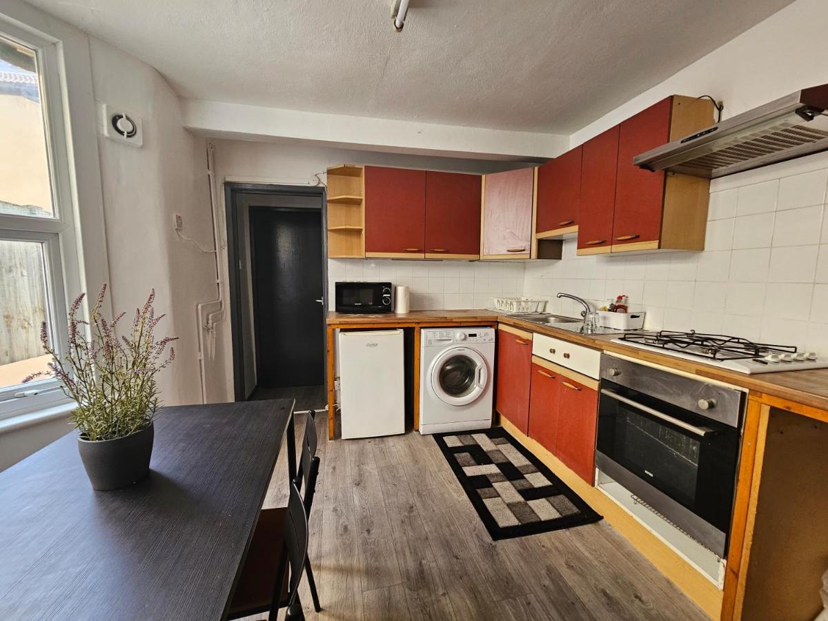 Family Room Near Queen Mary College Лондон Экстерьер фото