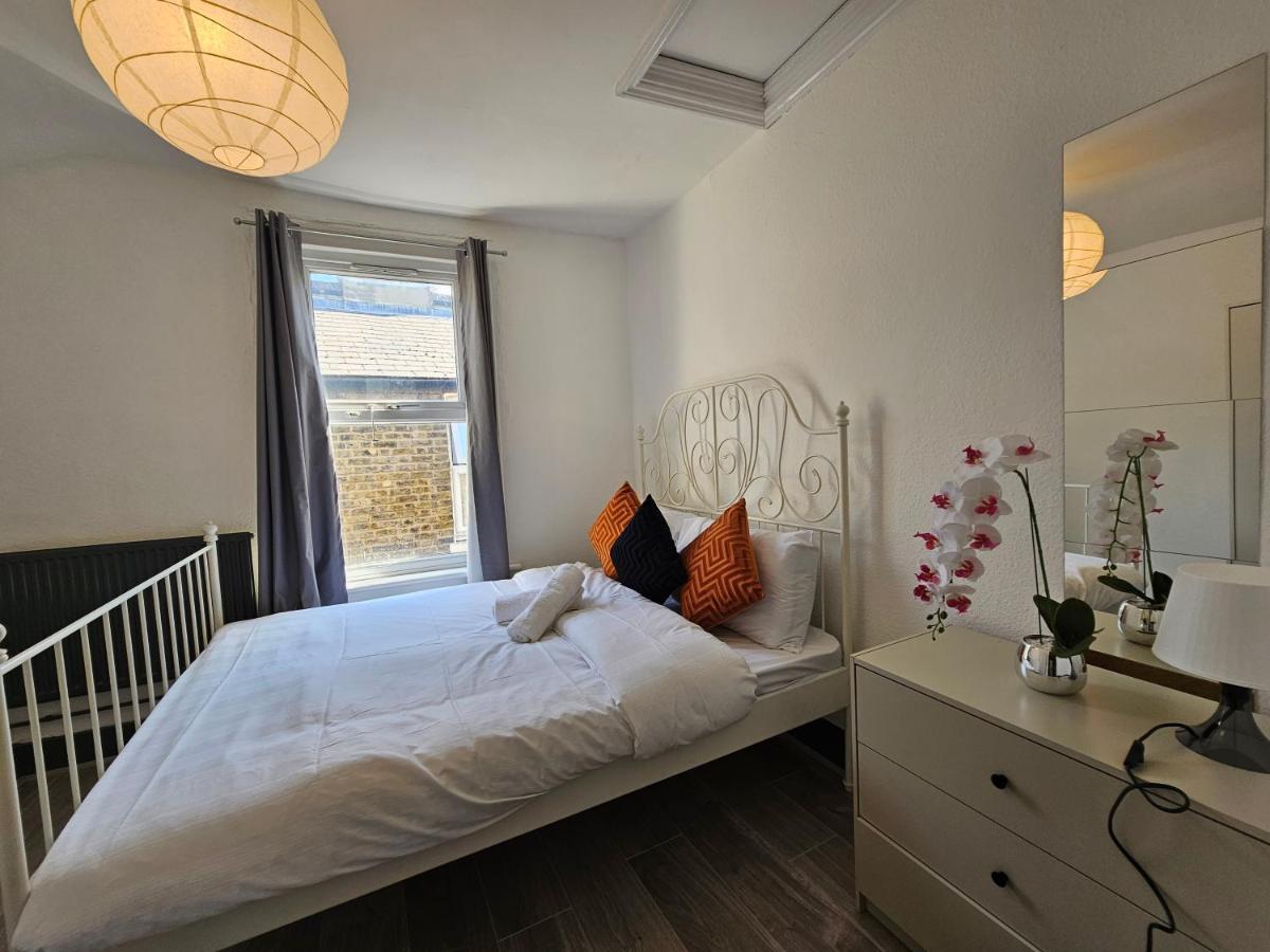Family Room Near Queen Mary College Лондон Экстерьер фото