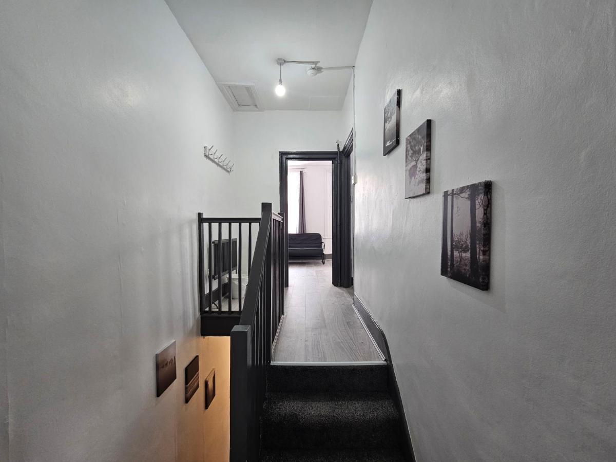 Family Room Near Queen Mary College Лондон Экстерьер фото