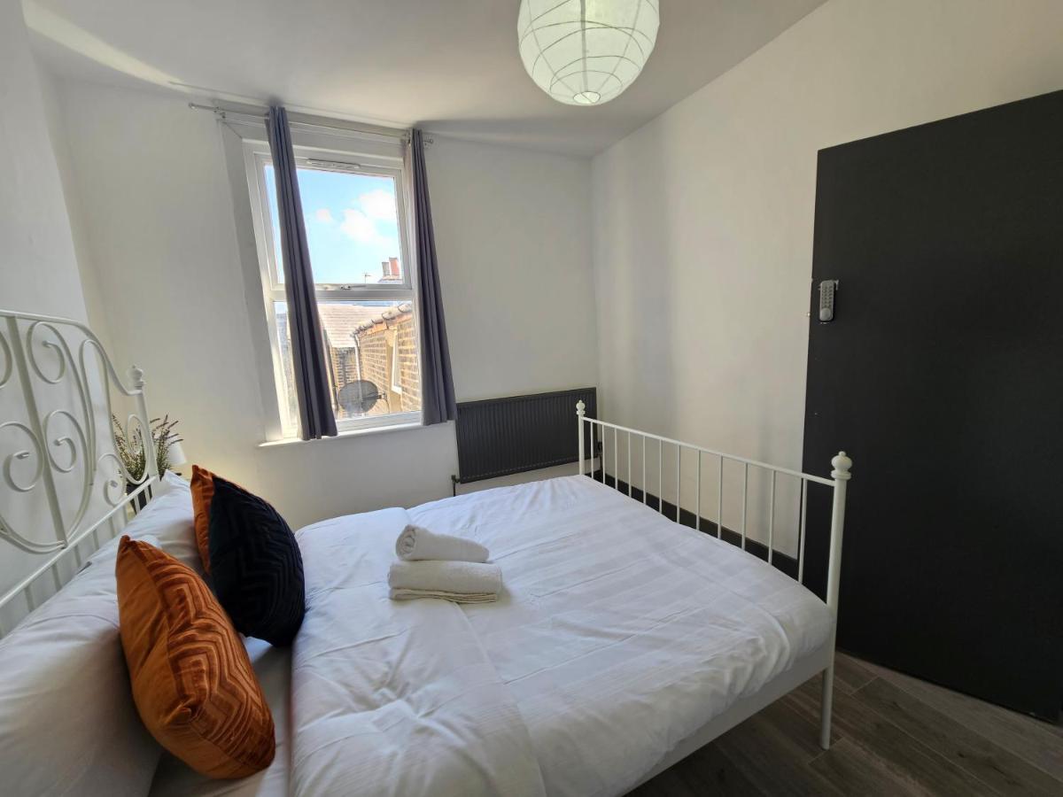 Family Room Near Queen Mary College Лондон Экстерьер фото