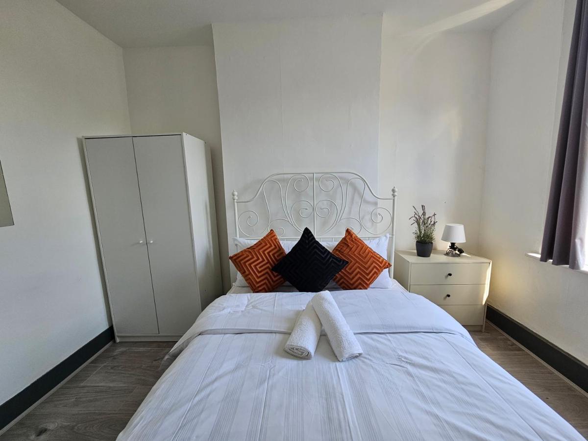 Family Room Near Queen Mary College Лондон Экстерьер фото