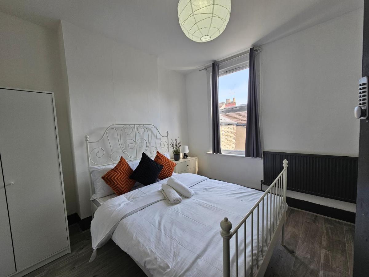Family Room Near Queen Mary College Лондон Экстерьер фото