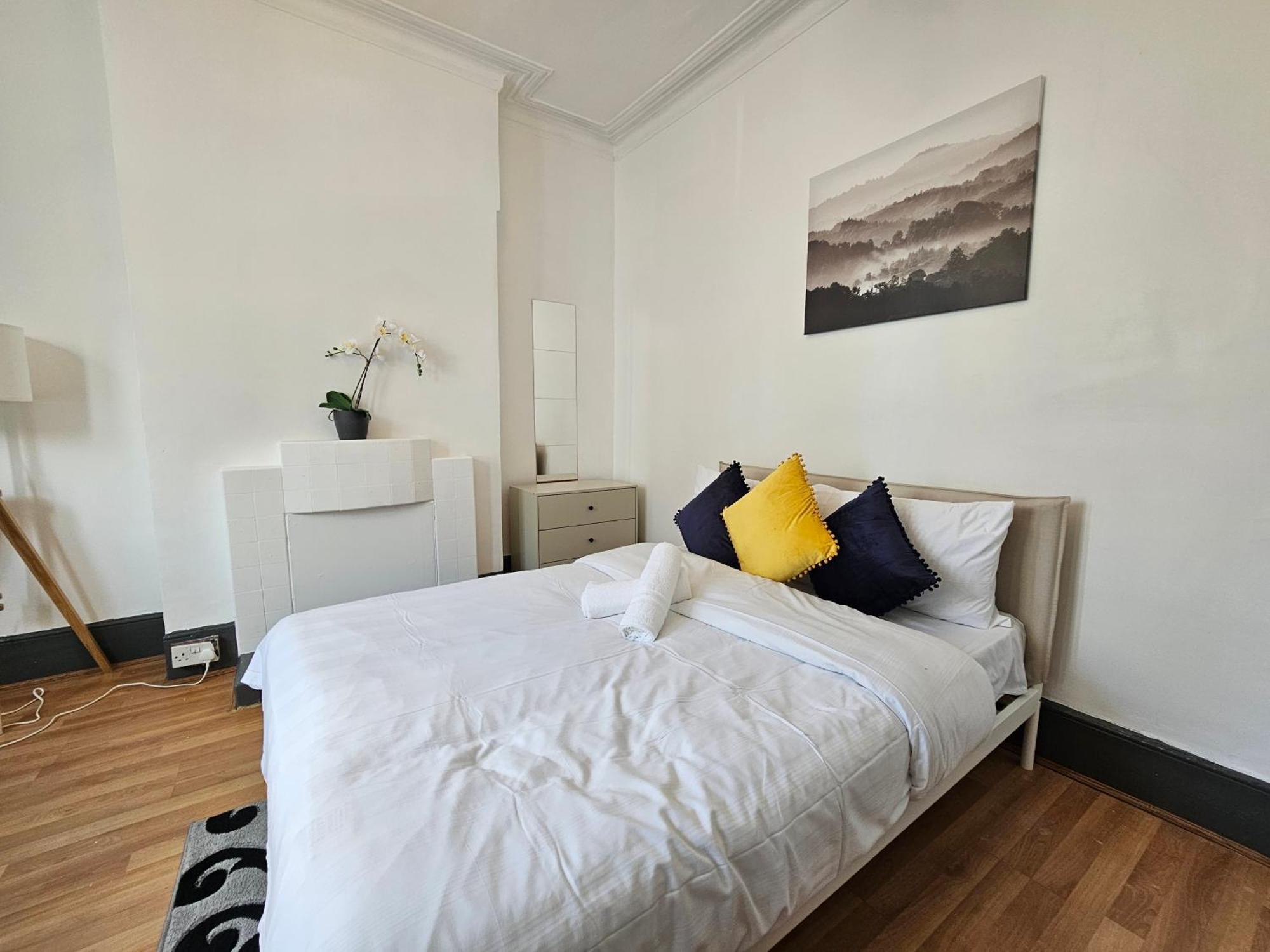 Family Room Near Queen Mary College Лондон Экстерьер фото