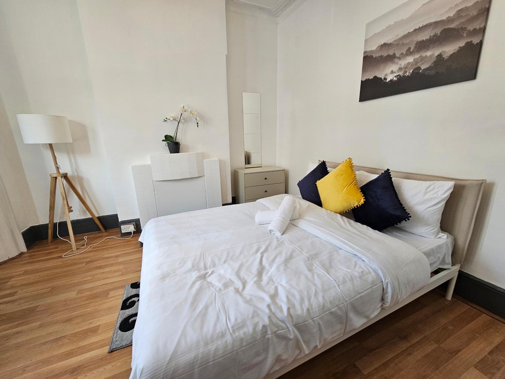 Family Room Near Queen Mary College Лондон Экстерьер фото