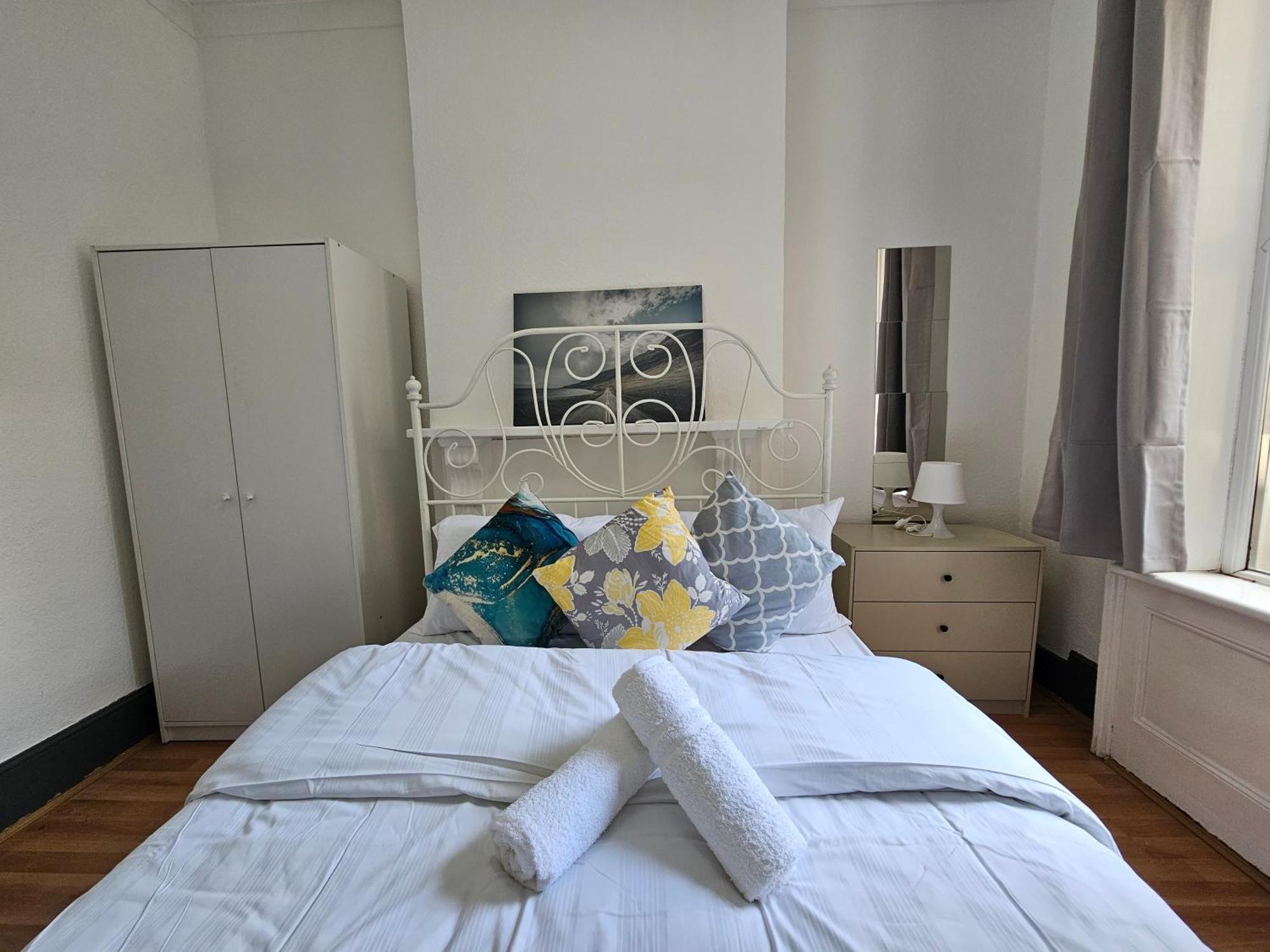 Family Room Near Queen Mary College Лондон Экстерьер фото