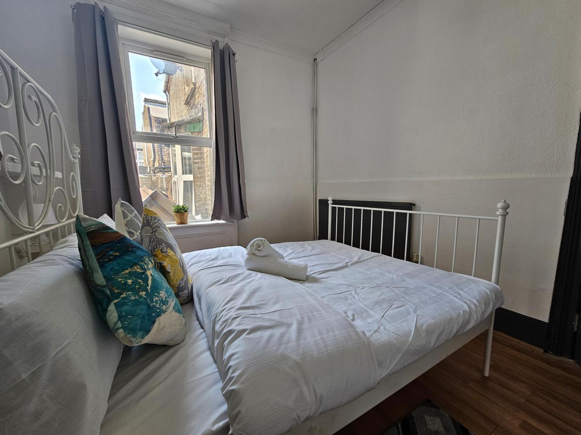 Family Room Near Queen Mary College Лондон Экстерьер фото