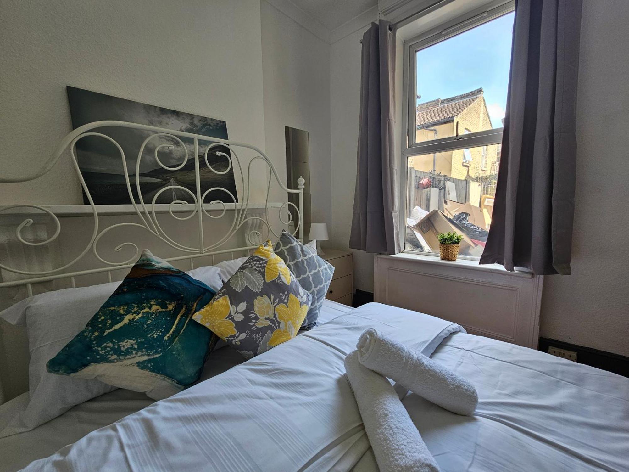 Family Room Near Queen Mary College Лондон Экстерьер фото