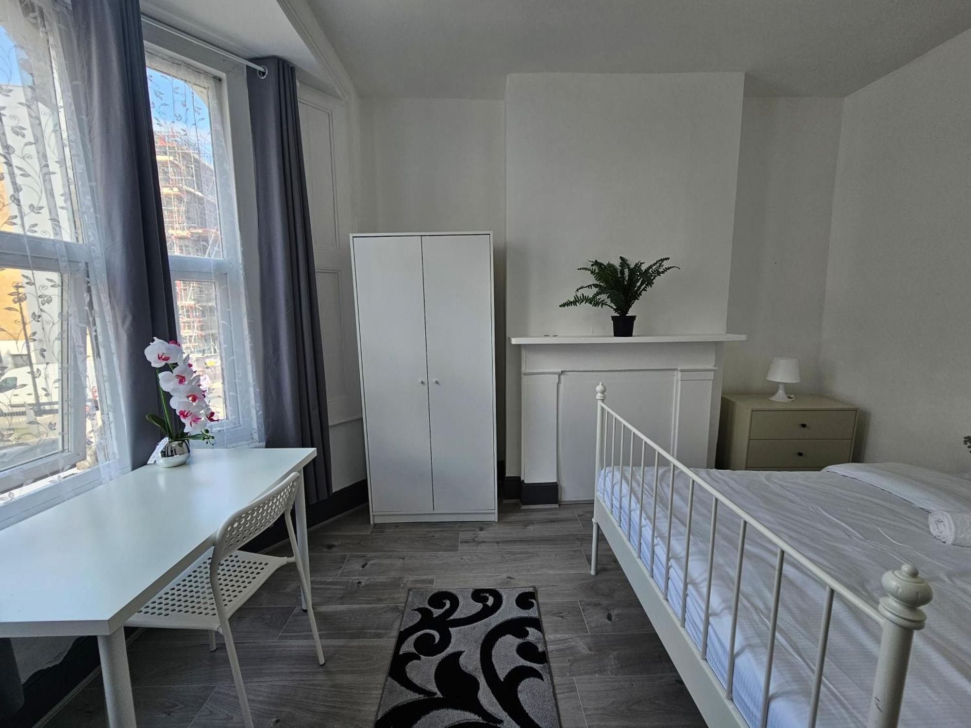 Family Room Near Queen Mary College Лондон Экстерьер фото