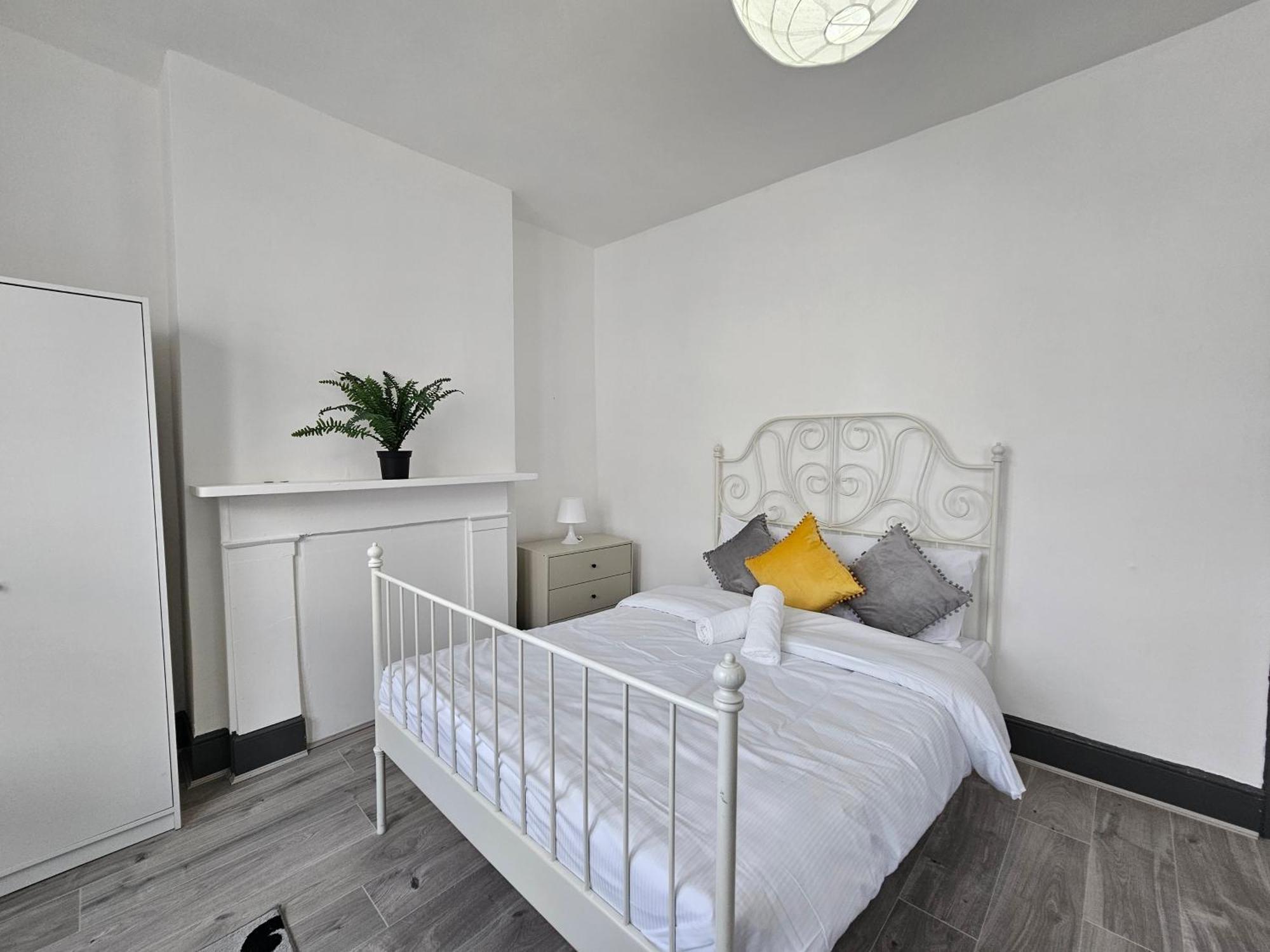 Family Room Near Queen Mary College Лондон Экстерьер фото